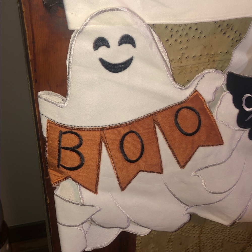 Envogue Feelin' Spooky Embroidered Mantel Scarf with Ghost Design - Picture 8 of 8
